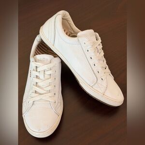 Taos Plim Soul Lux Leather Comfy White Sneakers Size 8.5